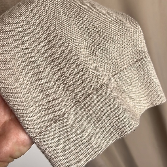 Soft Surroundings 1x Beige Long Sleeve V Neck Top - Picture 3 of 9